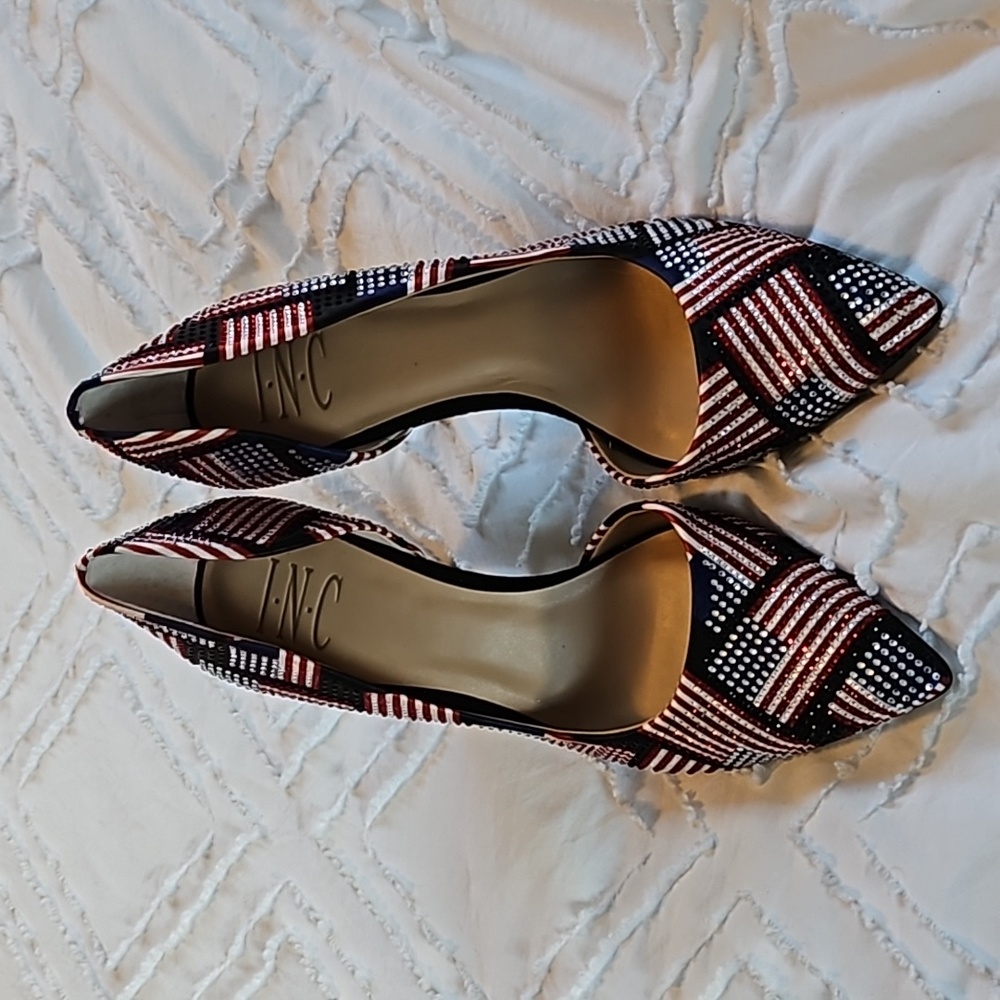NWOB I.N.C American Flag Pumps Size 5M
